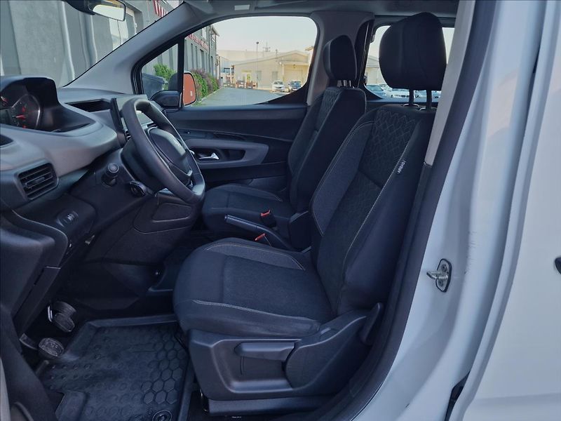 Peugeot Rifter 1.2 PureTech 110 S&S,ČR,1.Maj - fotka 19 z 50