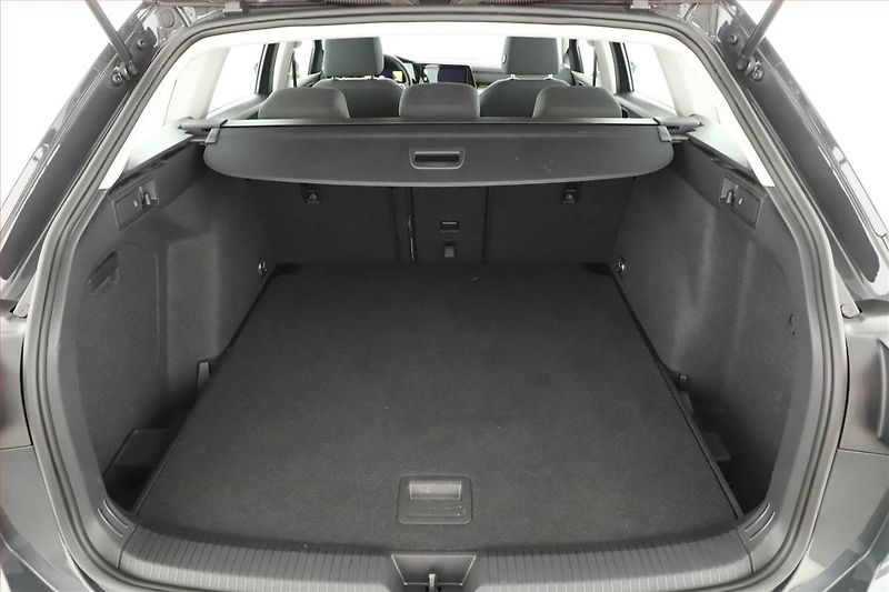 Volkswagen Golf (2021) 1.0 TSI, Tempomat - fotka 13 z 14