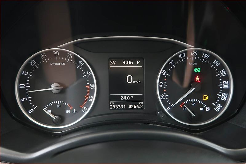Škoda Octavia (2011) 2.0 TDI, Automat, Navi, Xenony - fotka 11 z 17