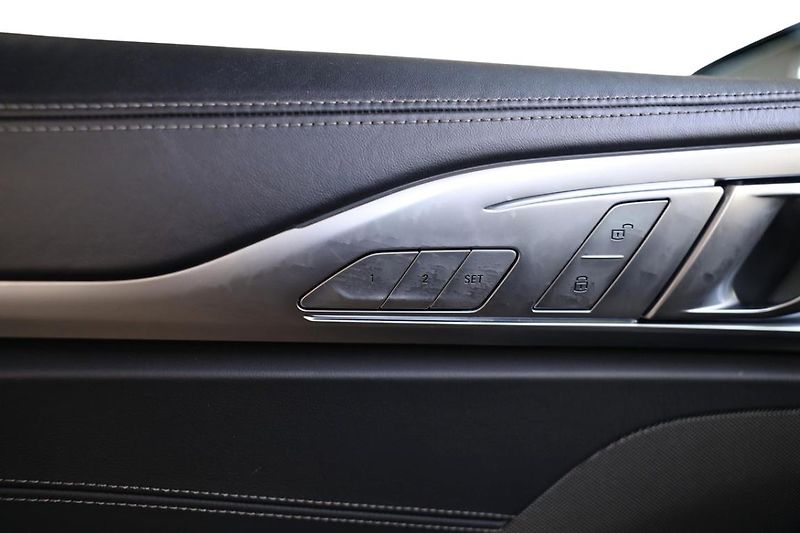 BMW Řada 8 M850i xDrive Gran Coupé - fotka 28 z 30