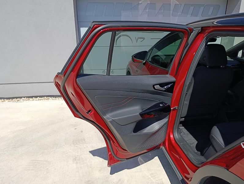Volkswagen ID.4 GTX 220kW 4MOTION 82kWh - fotka 29 z 32