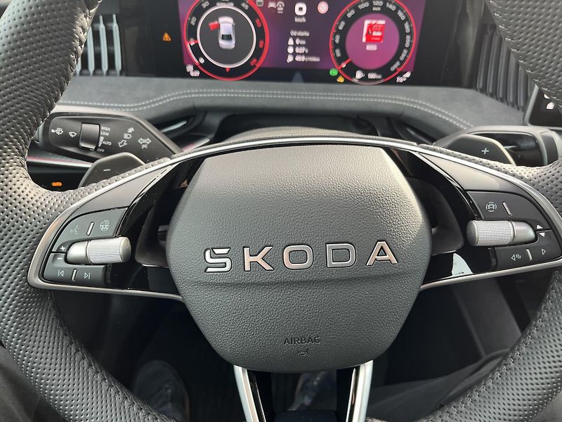 Škoda Superb SPORTLINE 2,0TDI 142kW 4X4 DSG - fotka 18 z 24