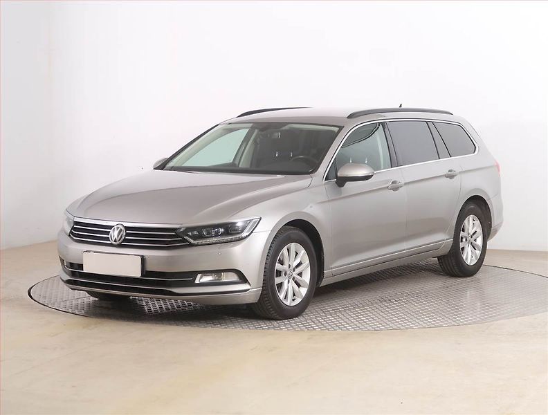 Volkswagen Passat (2015) 2.0 TDI, Automat, Serv.kniha - fotka 2 z 21
