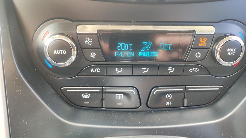 Ford Kuga (2014) - fotka 12 z 23