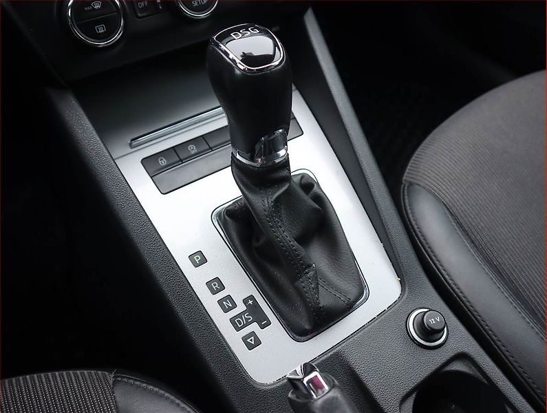 Škoda Octavia (2014) 1.6 TDI, Automat, Navi - fotka 13 z 20