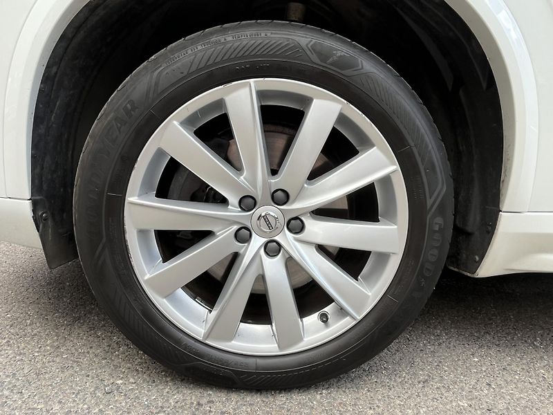 Volvo XC90 (2019) D5 AWD R-DESIGN, 7 MÍST - fotka 41 z 44