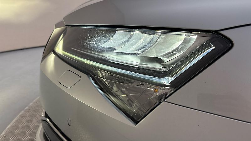 Škoda Superb 2.0 TDI DSG Style Combi - fotka 18 z 31