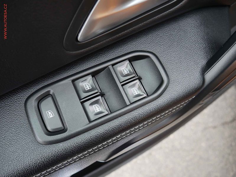 Dacia Duster (2018) 1.6i, ČR, AC, park.kamera - fotka 15 z 21