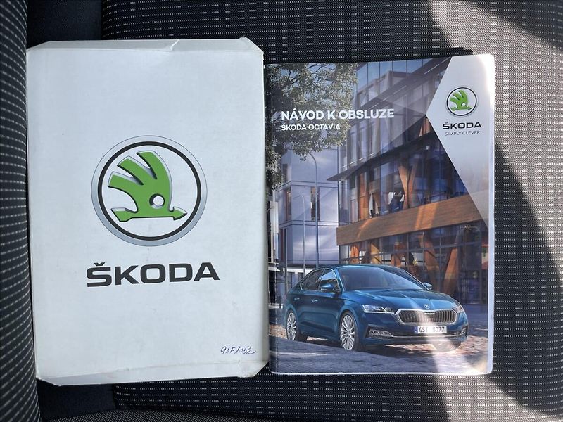 Škoda Octavia 2,0 TDI Combi Ambition Plus - fotka 19 z 24