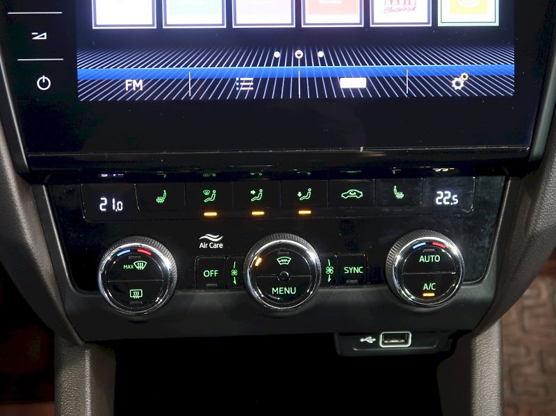 Škoda Octavia (2019) LAURIN&KLEMENT 2.0TDI 135KW 4x - fotka 28 z 40