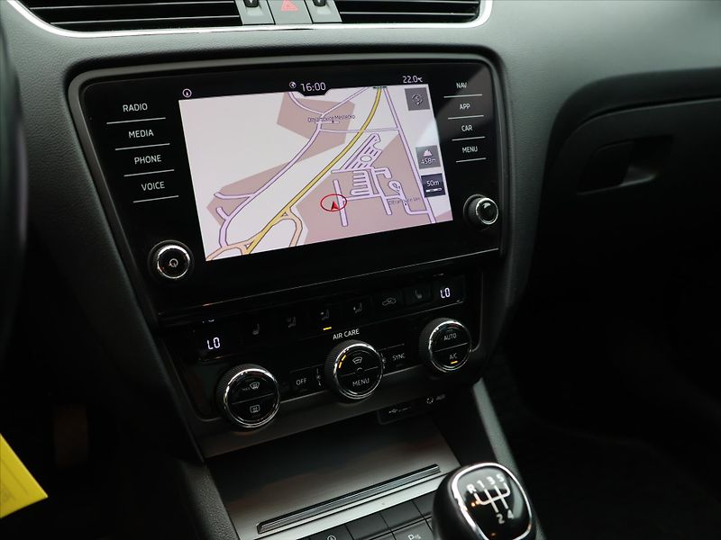 Škoda Octavia 1,6 TDI 85kW Ambition - fotka 20 z 32