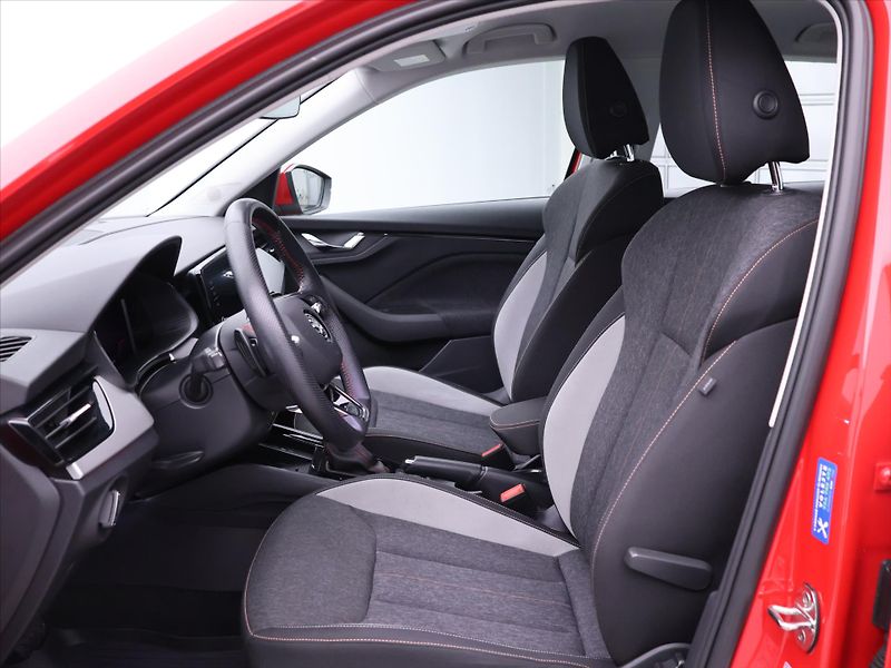 Škoda Kamiq 1,0 TSI 81kW DSG Motorsport CZ - fotka 12 z 35