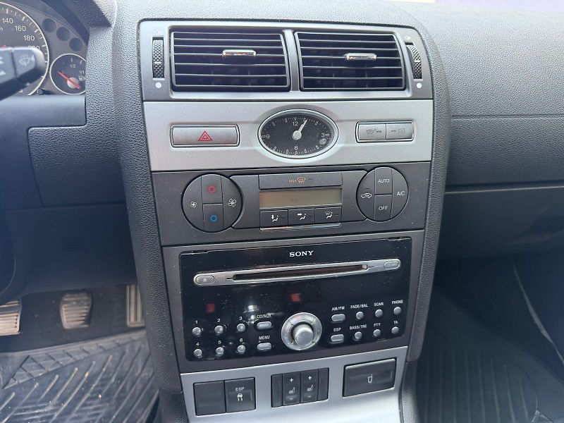 Ford Mondeo 2,0 TDCi Combi / 96 kW / - fotka 20 z 22