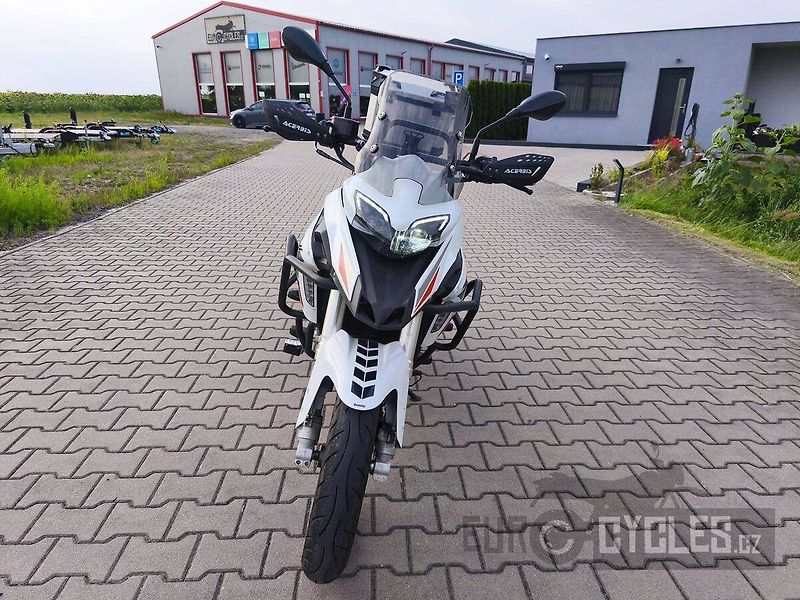 Benelli TRK 251 (2024) - fotka 6 z 11