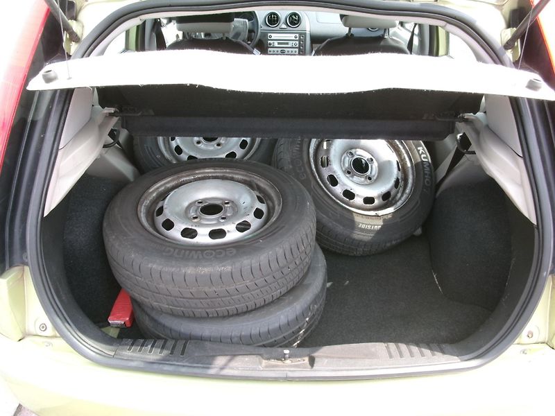 Ford Fiesta (2005) 1,3i KLIMA ČR - fotka 11 z 18