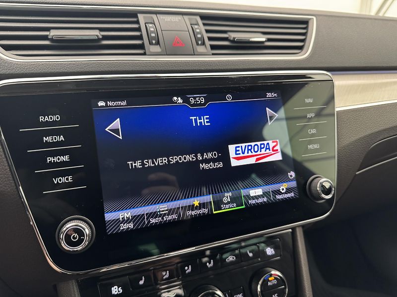 Škoda Superb 1.4tsi*Plug-In*160kw*L&K*PANO* - fotka 29 z 44