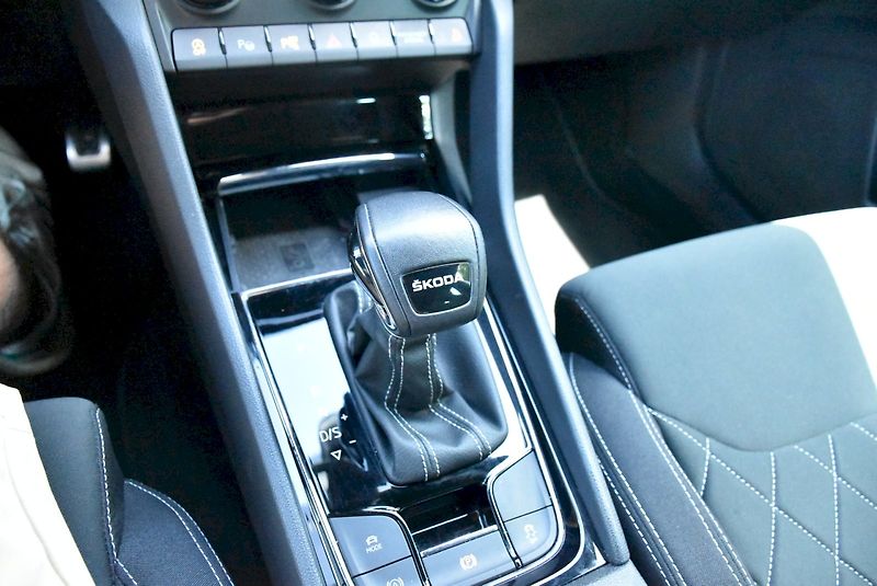 Škoda Karoq (2023) Sportline Exclusive 1.5 TSI 11 - fotka 25 z 35