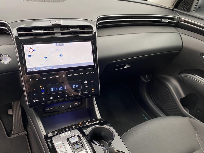 Hyundai Tucson 1,6 T-GDi MHEV 132kW 4x4 - fotka 15 z 28