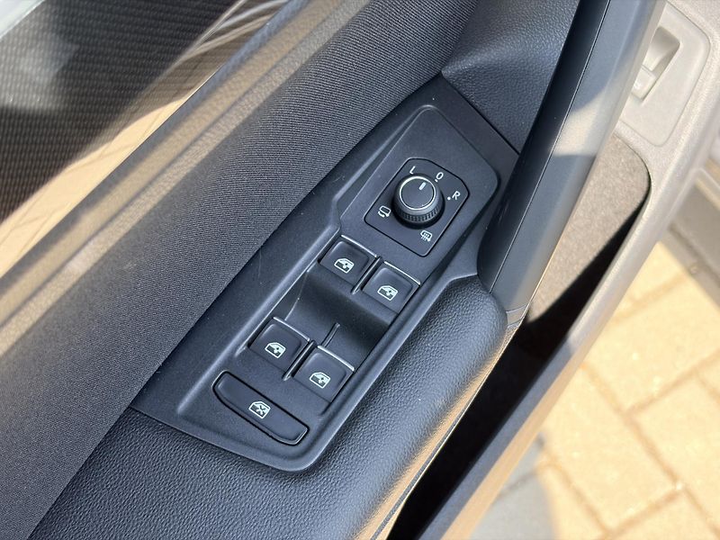 Volkswagen Tiguan 2.0TDI ELEGANCE DSG MATRIX VIR - fotka 13 z 63
