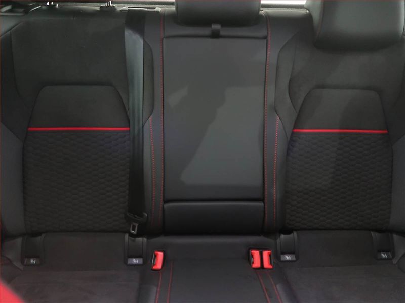 Volkswagen Golf (2024) GTI Clubsport - fotka 10 z 22