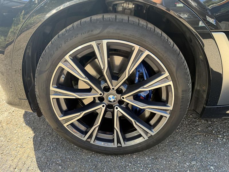 BMW X7 M50d INDIVIDUAL 7 MIST  - fotka 27 z 29