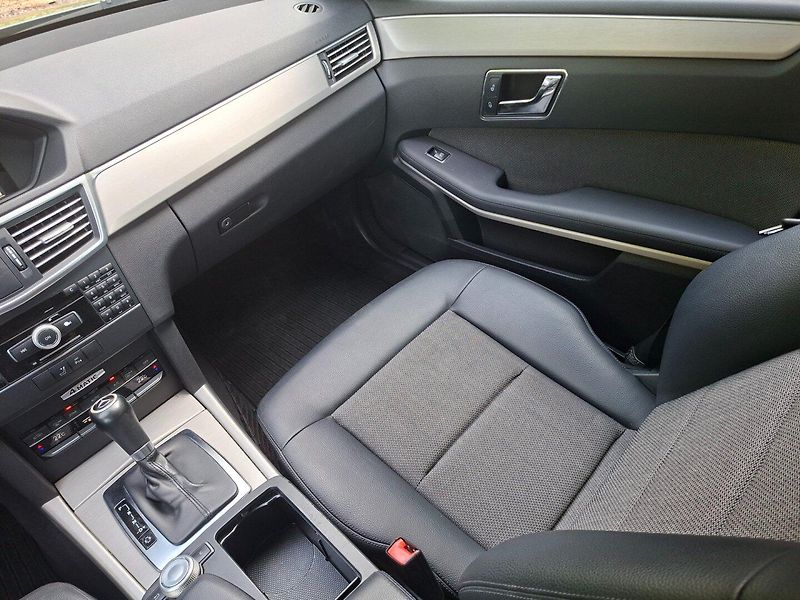 Mercedes-Benz Třídy E (2011) E 250 CDI 150kW 4MATIC - fotka 13 z 41