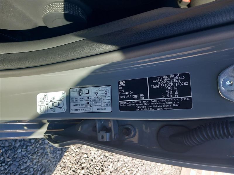 Hyundai i30 1,5 T-GDi N-LINE DCT - fotka 17 z 22