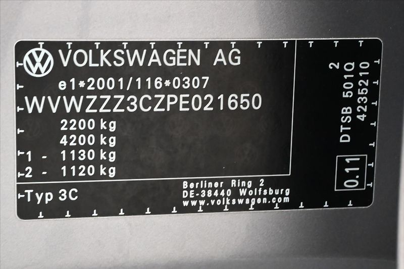 Volkswagen Passat 2,0 TDI 110kW DSG Business Zár - fotka 12 z 32