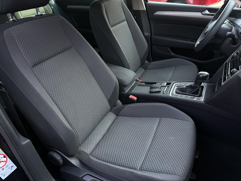 Volkswagen Passat 2.0TDi Basis 90kW DSG - fotka 15 z 18