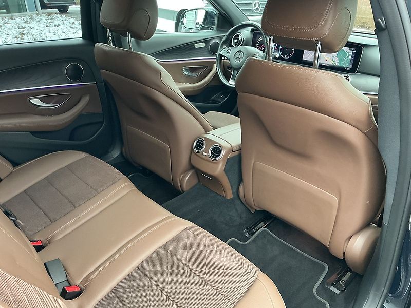 Mercedes-Benz Třídy E 220 d AVANTGARDE 4MATIC - fotka 20 z 28
