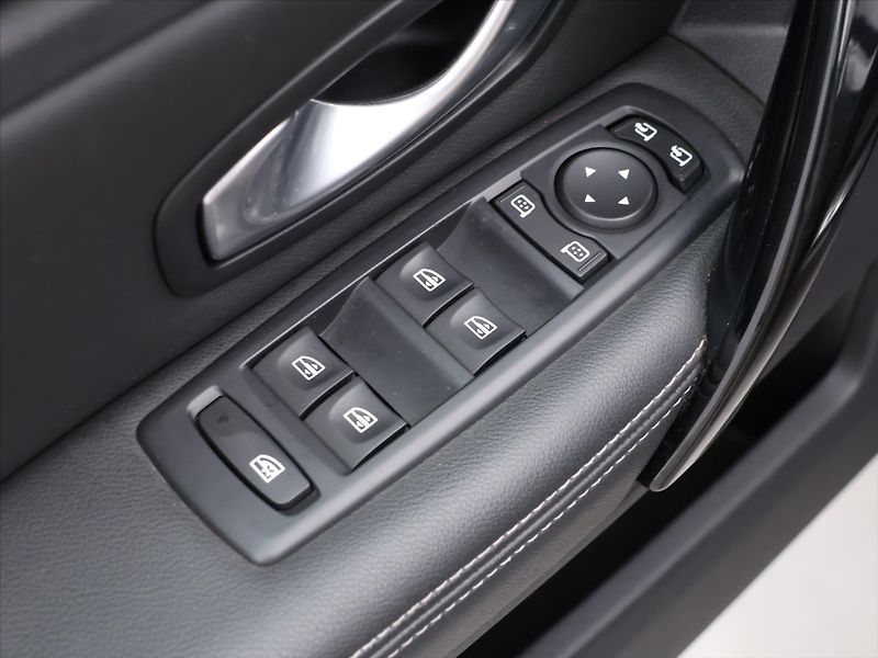 Renault Laguna 2,0 dCi 110 kw Black Edition - fotka 14 z 26