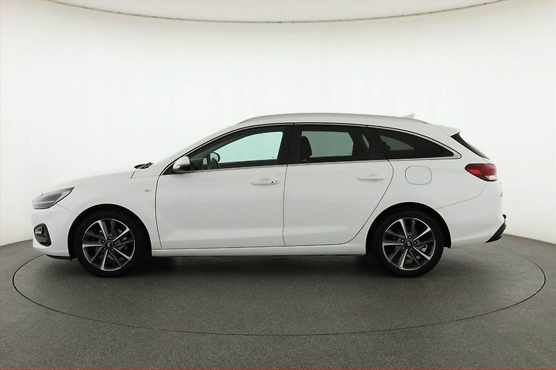 Hyundai i30 (2022) Style 1.5 T-GDI MHEV, Automat - fotka 3 z 17