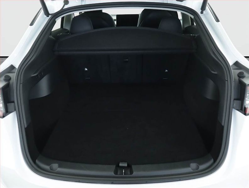 Tesla Model Y (2023) RWD LFP 60kWh, SoH 97% - fotka 13 z 22