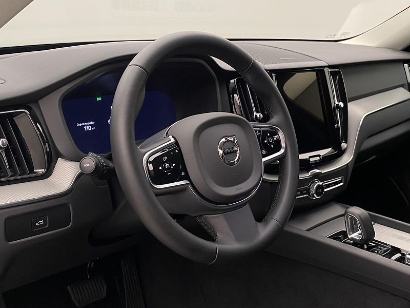 Volvo XC60 B5 AWD DARK PLUS REZERVACE - fotka 19 z 57