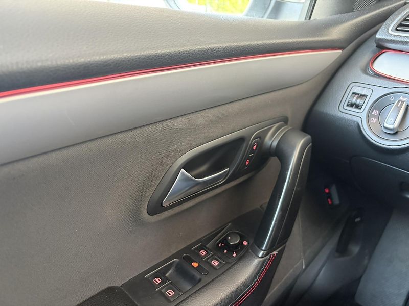 Volkswagen Passat CC 2.0TDi DSG 103kW - fotka 19 z 20