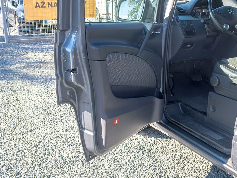 Mercedes-Benz Viano (2011) 3.0CDI 165KW NAVI – 8 SEDADEL - fotka 12 z 44