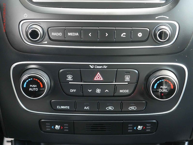Kia Sorento (2013) 2.2 CRDi 4x4, 1.maj,ČR, AT - fotka 14 z 17