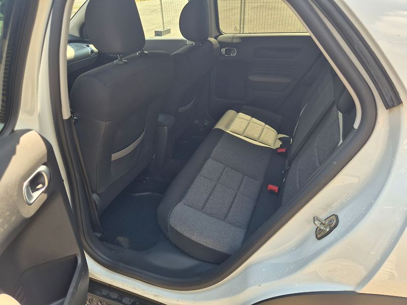 Citroën C4 Cactus 1.2 81kW Shine - AUTOMAT - fotka 23 z 26