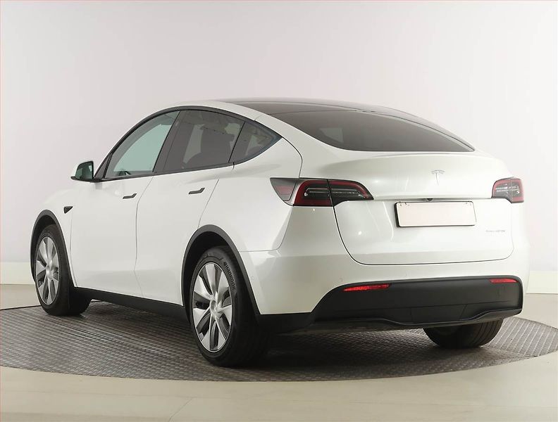 Tesla Model Y (2022) Long Range AWD 79kWh, SoH 89% - fotka 4 z 33