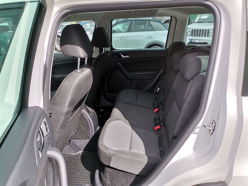 Škoda Yeti (2016) 1.2TSi 81kw Outdoor 1 majitel - fotka 17 z 25