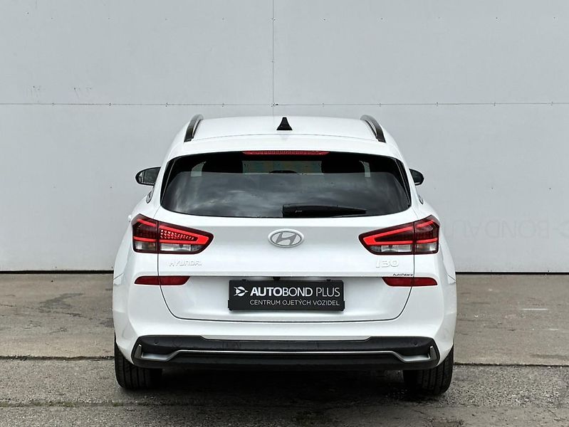 Hyundai i30 1.5 CVVT 71kW Style - fotka 9 z 21