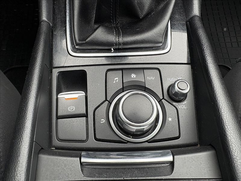 Mazda 3 2,0 i 88 KW REVOLUTION CZ 1.M - fotka 16 z 27