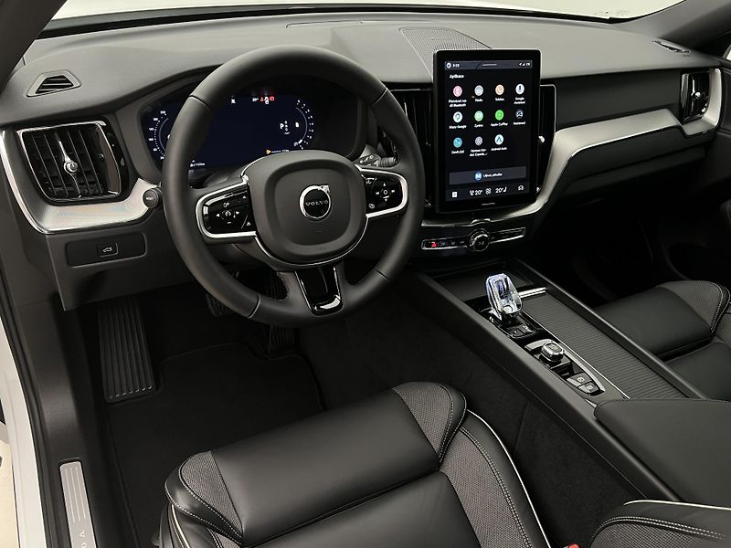 Volvo XC60 B5 AWD BLACK EDITION PLUS AUT  - fotka 4 z 46