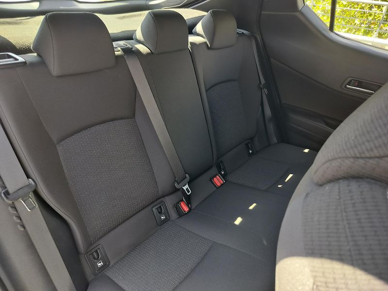 Toyota C-HR 1.8 hybrid business, navigace - fotka 22 z 27