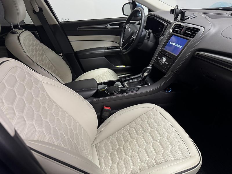 Ford Mondeo 2.0 Hybrid ecvT Aut Vignale P - fotka 14 z 37