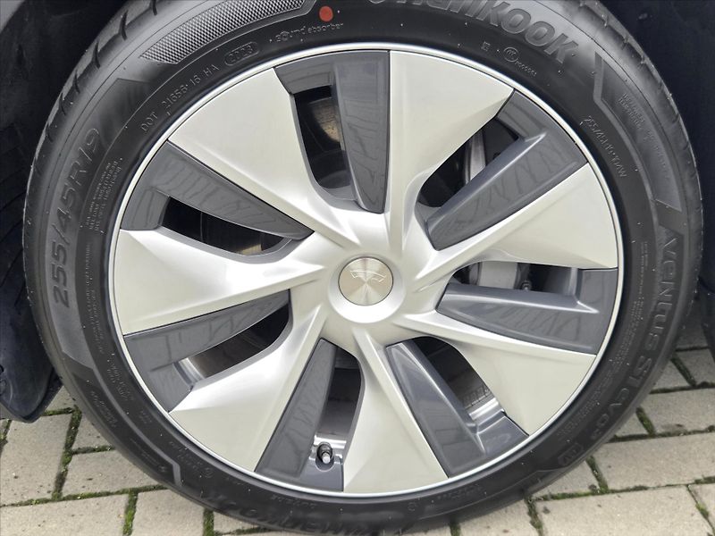 Tesla Model Y 0,0 LFP Ryzen SoH 95% Záruka 1 - fotka 20 z 21
