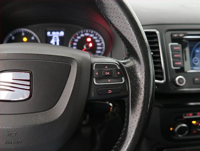 Seat Alhambra (2010) 2.0 TDI, Navi, Tempomat - fotka 19 z 26