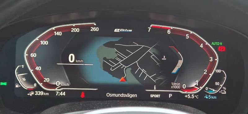 BMW Řada 5 530e xDrive Bílý interiér Taž. - fotka 16 z 25