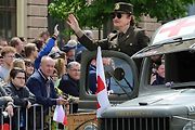 Plzní projel Konvoj svobody. Stovky kusů historické vojenské techniky v neděli projely z Bor do centra města. Ulice lemovaly tisíce diváků