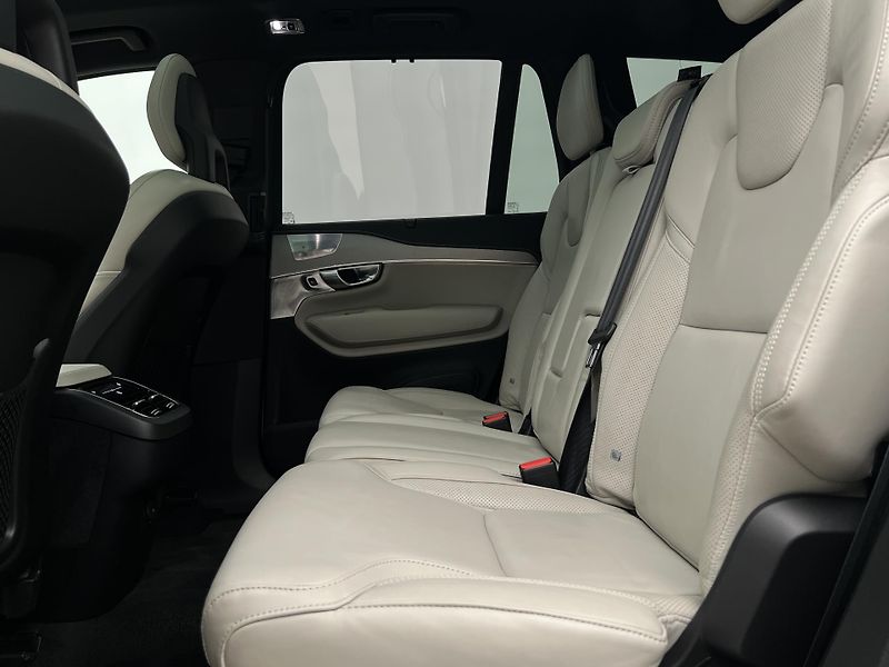Volvo XC90 B5 AWD R-DESIGN 7 MÍST AUT - fotka 6 z 48